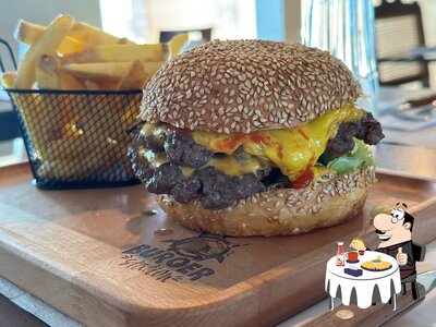 Prova un hamburger al ristorante Burger Station
