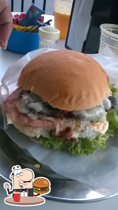 Peça um dos hambúrgueres servidos no Zen Zen Lanches