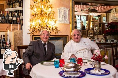 Siediti a un tavolo di Ambasciata