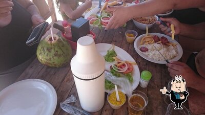 Desfrute de uma bebida no Barraca Meu Refugio