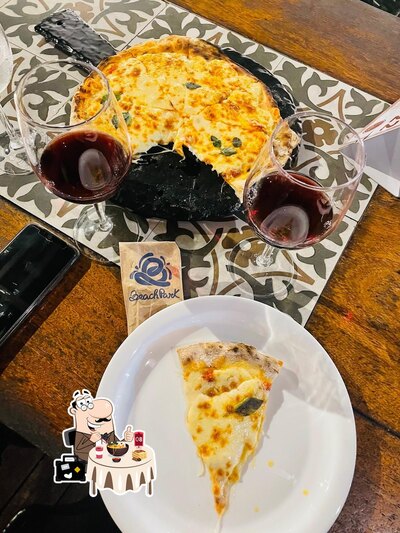 Comida em Pizzaria da Vila