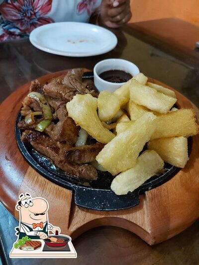 Refeições de carne são oferecidos no Pousada e Camping Beira Rio - Aldeia Velha/ RJ
