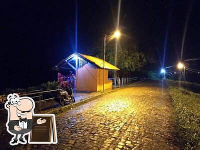 Veja imagens do exterior do Quiosque Canoeiro