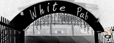 Dai un'occhiata agli interni di White pub