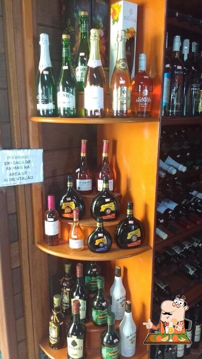 Selecione de uma infinidade de bebidas no Casa da Uva - Pirapora