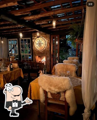 Veja imagens do interior do Recanto do Fondue