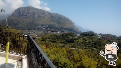 Guarda la parte esterna di Fiume CALORE