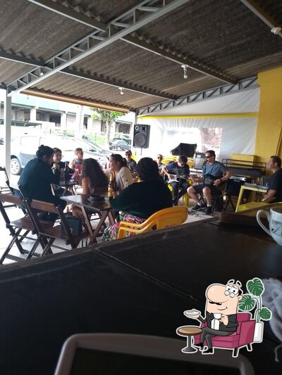 O interior do Régis Cozinha e Bar