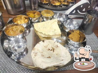 Food at Padharo sa jain restaurant dharamshala