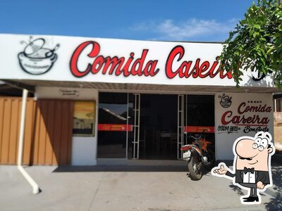 Veja imagens do interior do Comida Caseira Bom Gosto