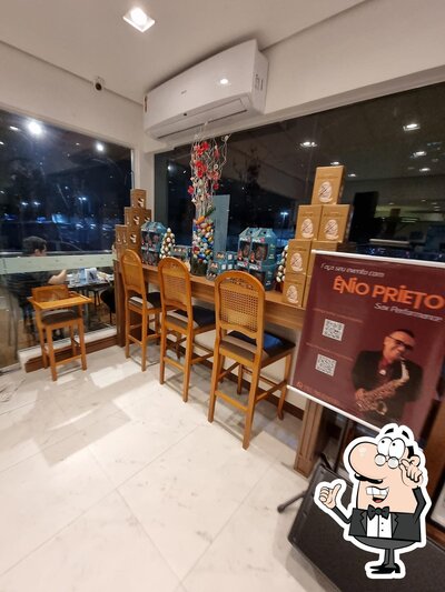 Veja imagens do interior do LUGANO - Cafeteria e Chocolataria