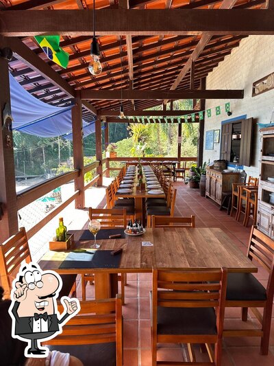 Sente em uma das mesas no Amaré Restaurante