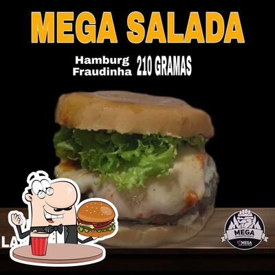 Peça um dos hambúrgueres servidos no Mega Lanches