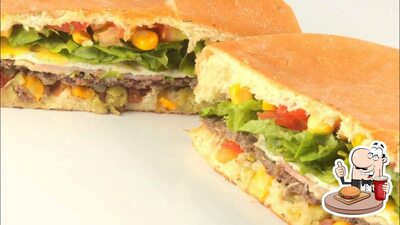 Delicie-se com um hambúrguer no Rochi Bar Jacuí