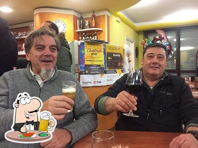 Puoi prenderti un rinfrescante bicchiere di birra chiara o scura