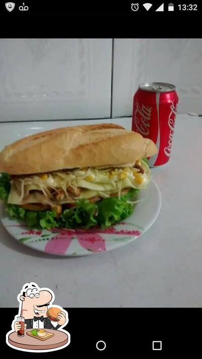 Experimente um dos hambúrgueres oferecidos no Indio Lanches