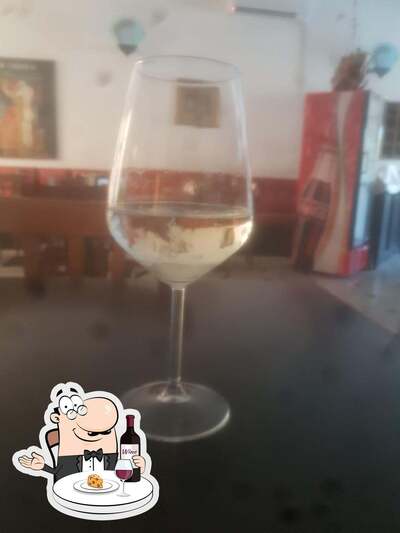 È gradevole bersi un bicchiere di vino al pub & bar Bar Addimando