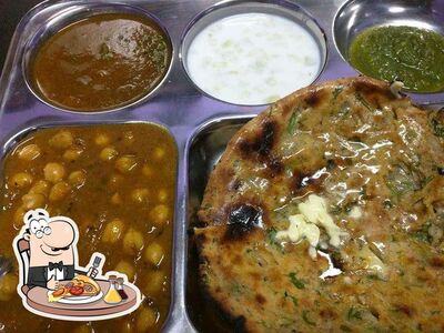 Try out pizza at Yaron Da Adda Pune