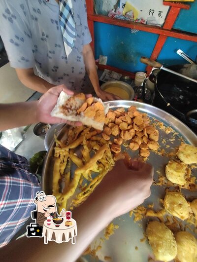 Food at Manoj Vadapav center