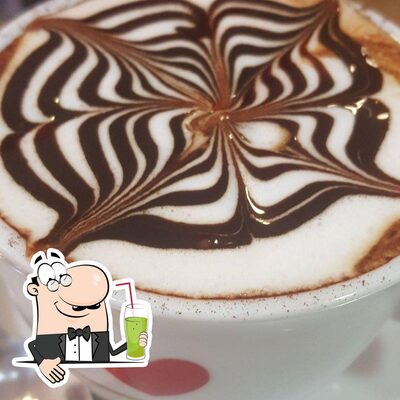 Vai a provare le varie cose da bere che offre Bar Pozzer