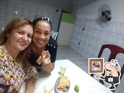 Sente em uma das mesas no Bar e Restaurante Irmaos Sperandio