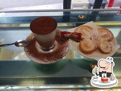 Non scordarti di ordinare un dessert al pub & bar Ottoboni