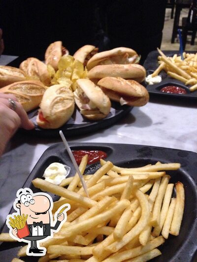 A 100 Montaditos c.c. Romaest puoi provare un piatto di chips
