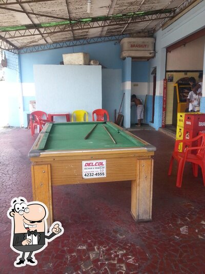 O interior do Ton's Bar