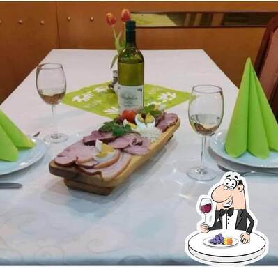È gradevole bersi un bicchiere di vino al ristorante Gostinstvo