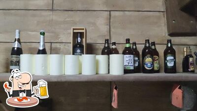 Desfute uma tulipa de cerveja leve ou escura