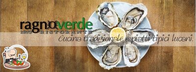 I clienti di Ragno Verde possono provare diversi prodotti di cucina di mare