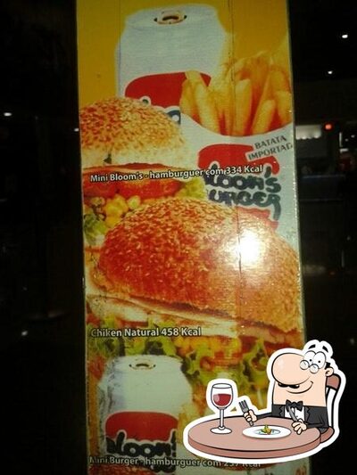 Comida em Bloom's Burger