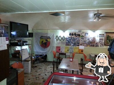 Siediti a un tavolo di La Suce