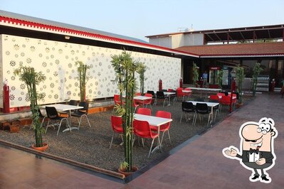 Curry Leaves Pure Veg Pimpalgaon Restaurant & Banquet Party Hall करी लिव्हस पिंपळगाव photo