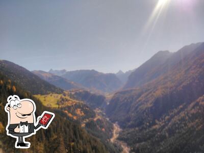 Goditi la vista dall'area esterna di Pizza restaurant