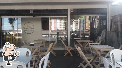 O interior do Four Friends