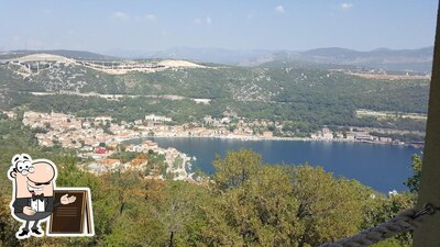Goditi la vista dagli esterni di Vidikovac