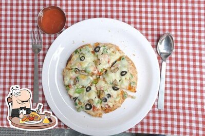 Try out pizza at Damroo Veg
