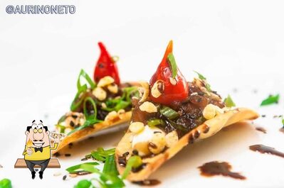 Znsushibar provê uma escolha de itens de frutos do mar