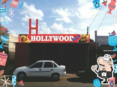 Veja imagens do interior do Hollywood Bar
