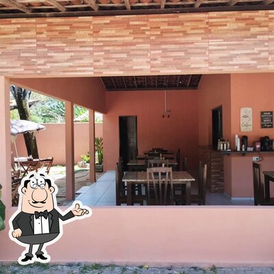 Sente em uma das mesas no Dona Maria Comida Caseira