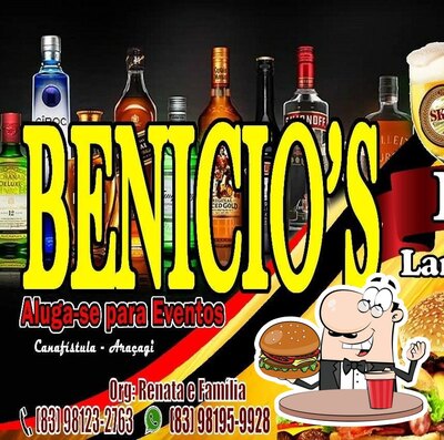 Delicie-se com um hambúrguer no Benicio's Bar
