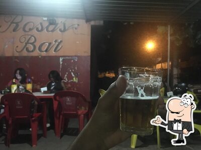 O interior do Rosas Bar