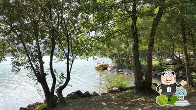 Puoi goderti l'aria fresca da seduto all'esterno di Bar K2 a Claut