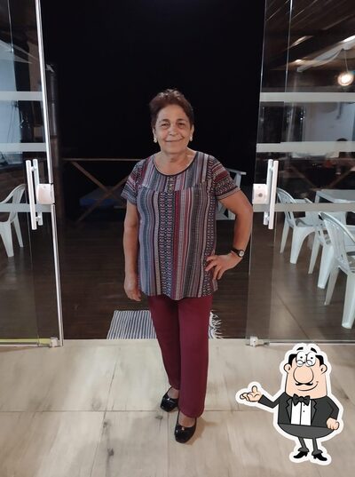 Sente em uma das mesas no Restaurante Dona Maria