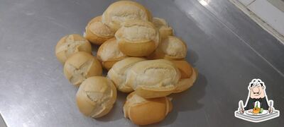Platos en esquina do pão