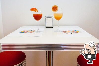 Dai un'occhiata agli interni di Washing Cafe