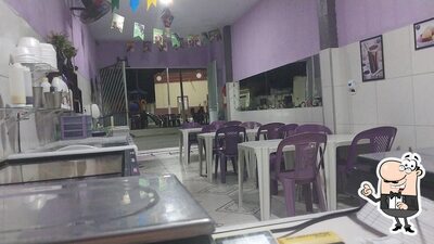 O interior do Pizzaria Açai da Praça