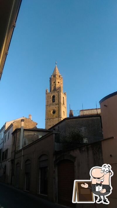 Goditi la vista dagli esterni di Fermo Posta cafè