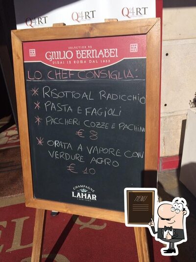 Prova le specialità indicate nel menu sulla lavagna